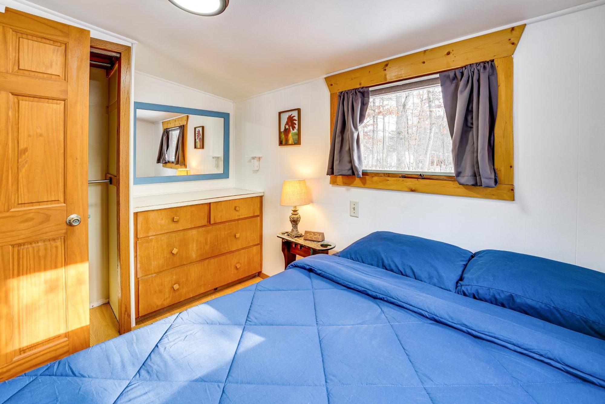 Pet-Friendly Irons Cottage About 4 Mi To Sand Lake! Exterior photo